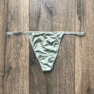 🆕 Victoria’s Secret V-String Panty